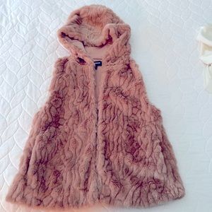 Dusty pink faux fur vest
